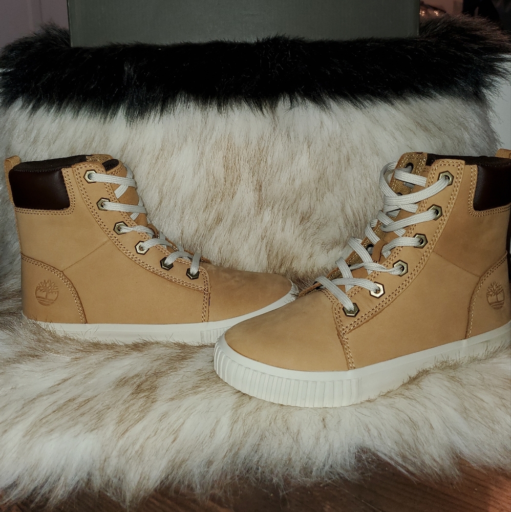 Timberland Women's Skyla Bay 6-Inch Boot Wheat Nubuck